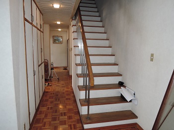 リフォーム・リノベーション前の中廊下～階段室