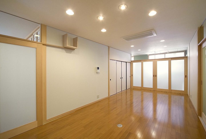 電気式床暖房を組み込んだリビングの住宅設計｜大阪の設計事務所・建築家：注文住宅の設計