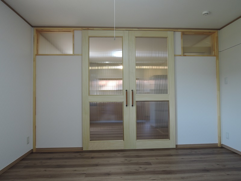 両引き建具（引手＝ハンドル型）：注文住宅の設計｜大阪の建築家・設計事務所