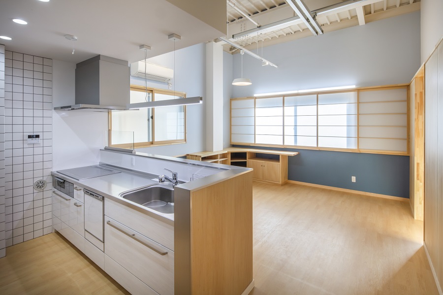 バリアフリーのキッチン：注文住宅の設計｜大阪の建築家・設計事務所