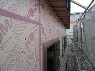 外張り断熱：外壁の施工｜大阪の設計事務所・建築家：注文住宅設計