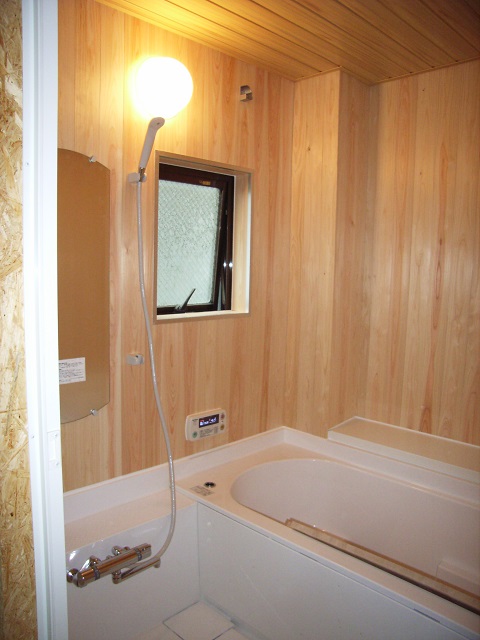 樹脂系木材模様の浴室