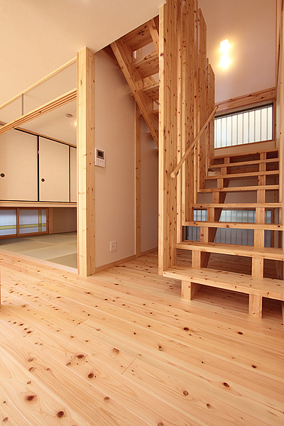 人の目に優しい木製階段｜大阪の設計事務所・建築家：注文住宅設計