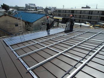 太陽光発電の下地設置｜大阪の建築家・設計事務所：注文住宅の設計