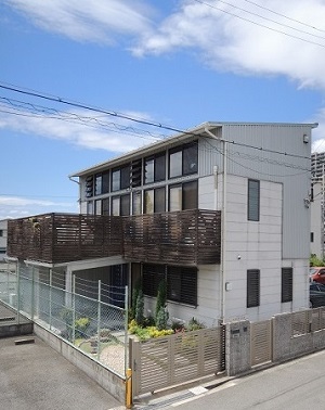 自然素材住宅のスタイリッシュ・シンプルな外観｜大阪の設計事務所・建築家が創る注文住宅