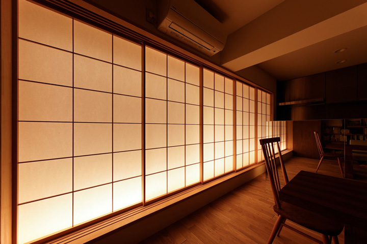 木理の違いを楽しめる木毛セメント板と間接照明の壁｜マンションリフォーム・リノベーション｜無二建築設計事務所