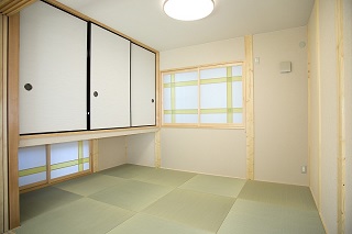 リビングと繋がる開放的で落ち着きのある『 和 』の空間｜大阪の設計事務所・建築家：注文住宅の設計