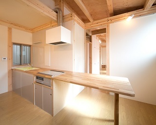 家事動線をできるだけ短くしたダイニングキッチン｜注文住宅設計：大阪の建築家・設計事務所