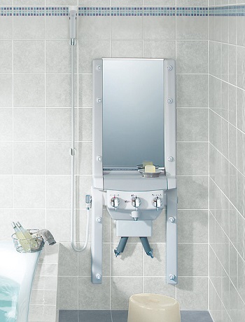 バリアフリー対策を施した浴室：注文住宅の設計｜大阪の建築家・設計事務所