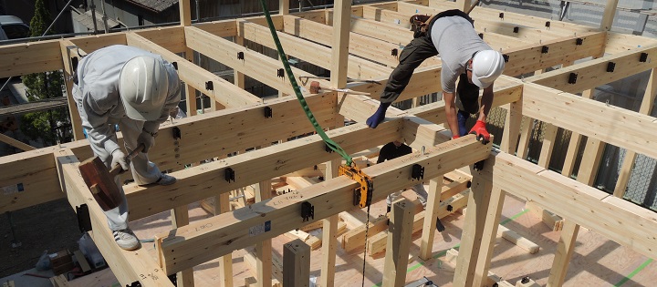 木造住宅の柱～梁の組み立て