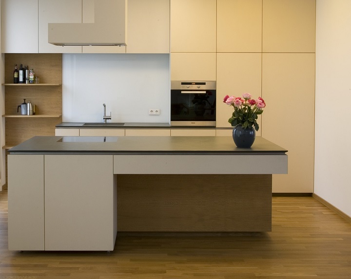 バリアフリー対策のキッチン：注文住宅の設計｜大阪の建築家・設計事務所