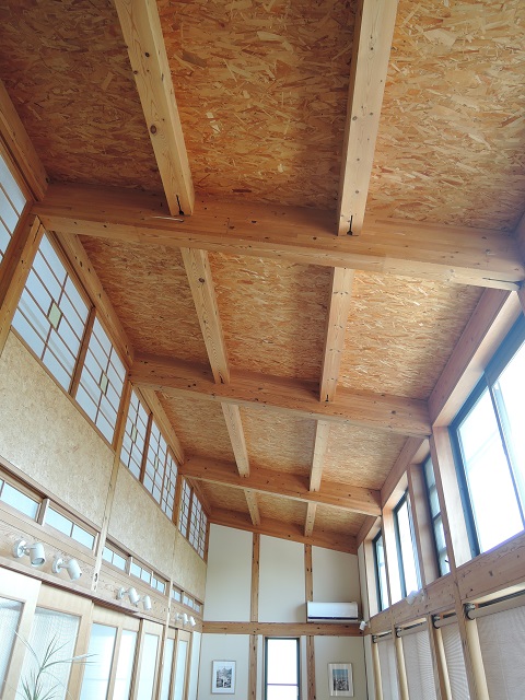 構造材を意匠利用したリビングの天井｜大阪の設計事務所・建築家が創る注文住宅設計
