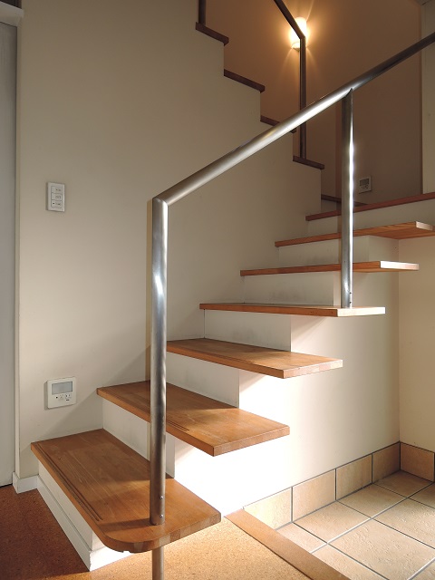 バリアフリー住宅の階段｜大阪の設計事務所・建築家：注文住宅設計