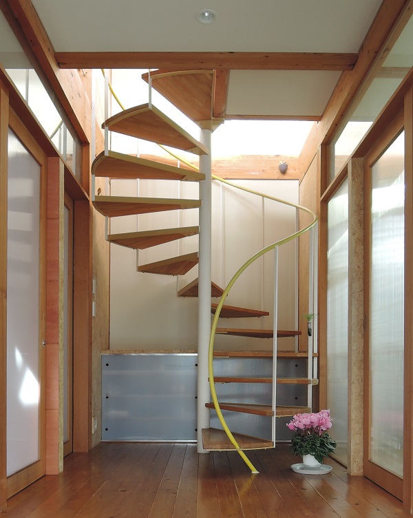 自然素材住宅の螺旋階段：注文住宅の設計｜大阪