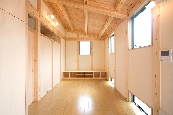 木造平屋建ての狭小住宅：天井が高い小さい住宅