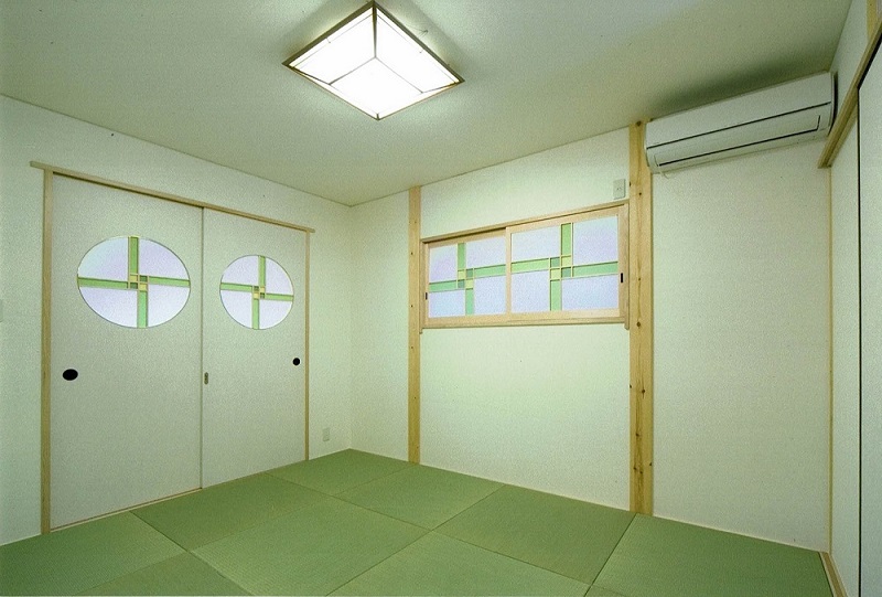 寝室：「いぐさ畳」と「土佐和紙」で落ち着いた『癒し』の雰囲気でリラックスできる寝室
