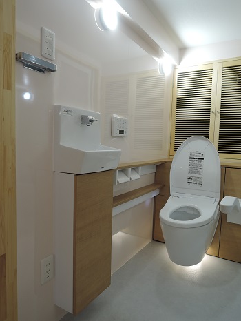 バリアフリーのトイレ：注文住宅の設計｜大阪の建築家・設計事務所
