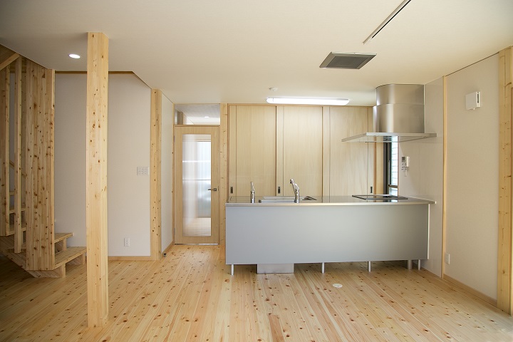 子供から目を離さず作業ができるキッチン｜大阪の設計事務所・建築家：注文住宅設計