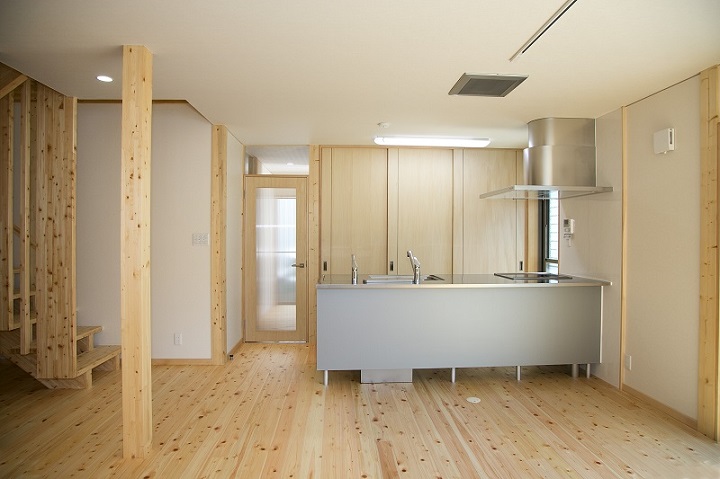 子供の成長を育むオール電化のキッチン：注文住宅の設計｜大阪