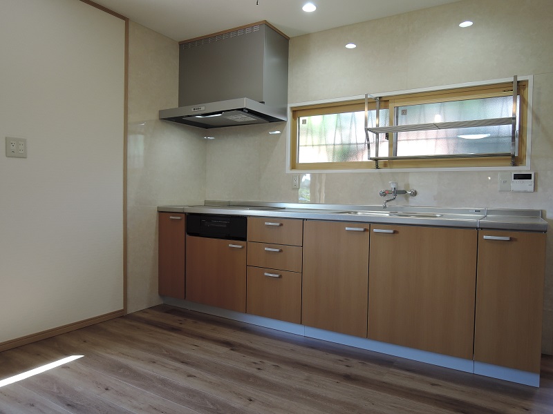 調理機は、火の気のない電化厨房のＩＨヒーター：注文住宅の設計｜大阪の建築家・設計事務所