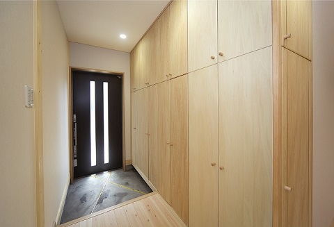 木質感あふれる収納豊富な住宅：注文住宅の設計｜大阪
