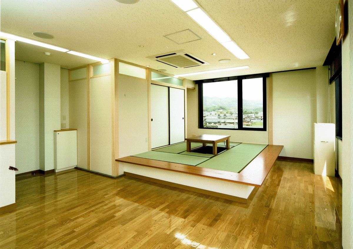 小上がり畳のあるリビングへのリフォーム：注文住宅の設計｜大阪の建築家・設計事務所