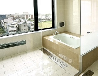 眺望を楽しむ浴室｜注文住宅設計：大阪の建築家・設計事務所