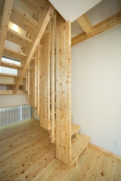 人に優しい木製階段｜大阪の設計事務所・建築家：注文住宅設計
