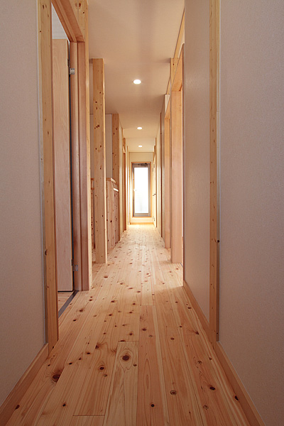 廊下：自然素材が創る豊かな空間｜大阪の設計事務所・建築家：注文住宅設計