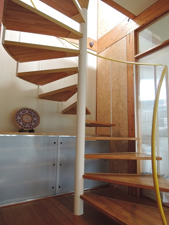 [ 鉄骨＋木製 ］のらせん階段｜大阪の設計事務所・建築家が創る注文住宅設計