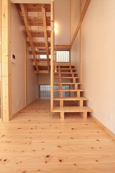 人の目に優しい木製階段｜大阪の設計事務所・建築家：注文住宅設計