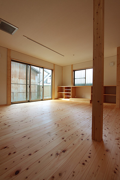 自然素材が創る豊かな子供部屋：プレイルームの空間｜大阪の設計事務所・建築家が創る注文住宅設計