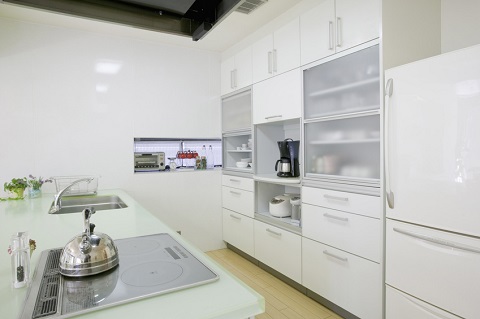 お掃除のしやすい・明るいキッチン｜大阪の建築家・設計事務所：注文住宅の設計