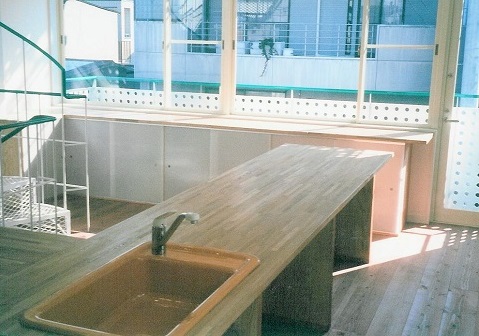 ワンフロア―を有効活用した、キッチン・食堂・収納棚｜大阪の設計事務所・建築家：注文住宅の設計