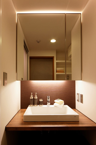 ホテルライクな洗面化粧台｜注文住宅設計：大阪の建築家・設計事務所