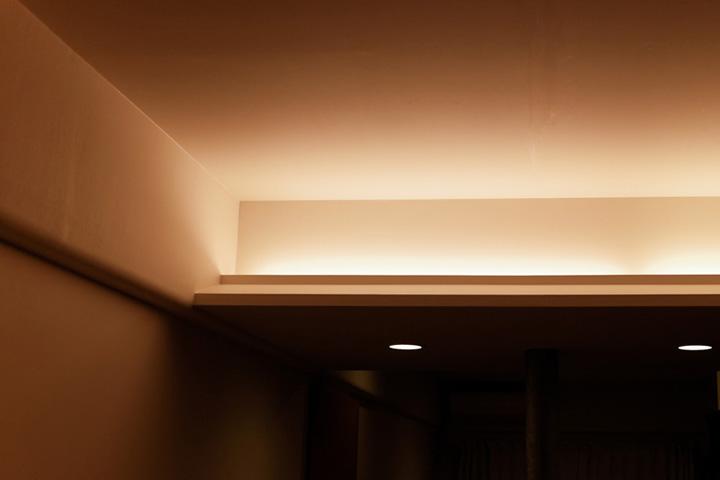 間接照明は想像以上に明るく柔らかいので実は寝室向き｜マンションリフォーム・リノベーション｜無二建築設計事務所