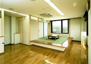 掘りごたつを設けた高床式和室（小上がり畳）｜大阪の設計事務所・建築家：注文住宅の設計