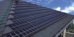 寄棟屋根に太陽光発電パネルを設置する設計